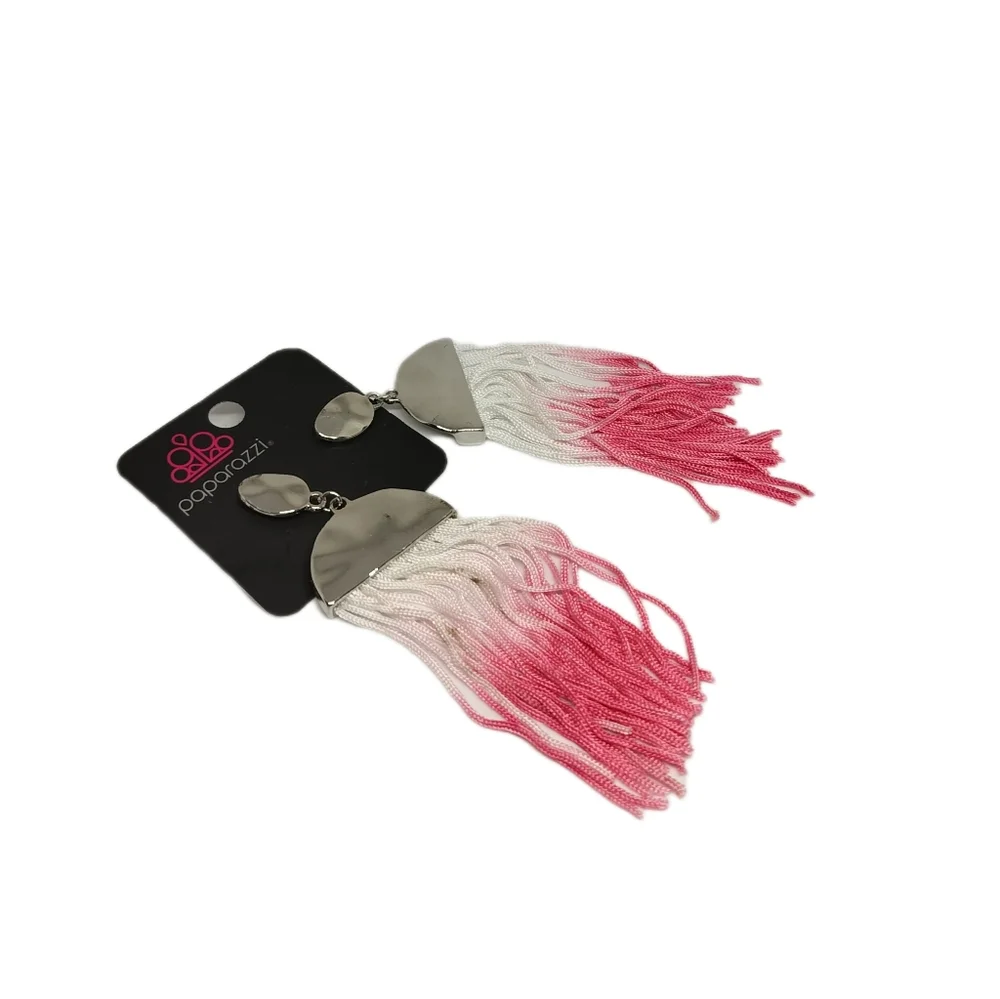 🙋 10/$20. Paparazzi Rope-like White to Pink Tassell Earrings